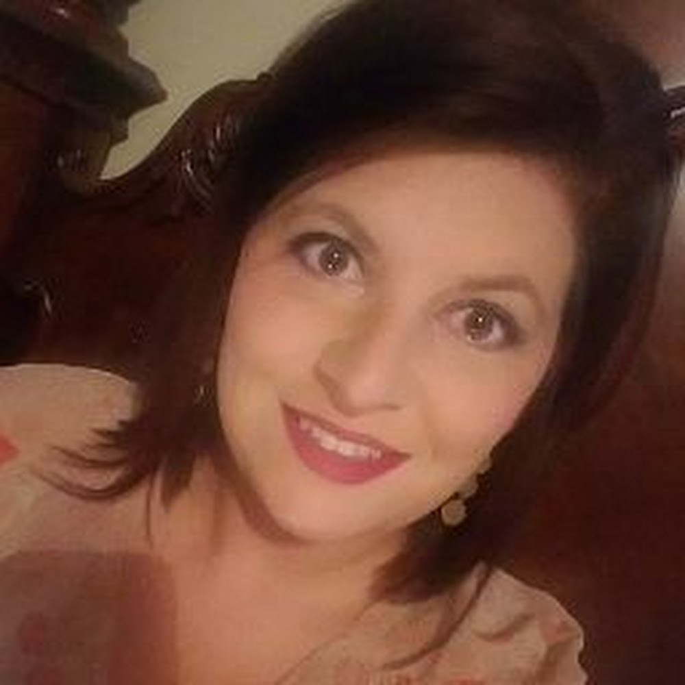 Meet your Posher, Elizabeth enjoli